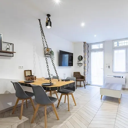 Unique And Stylish Ac Studio Downtown - Dodo Et Tartine